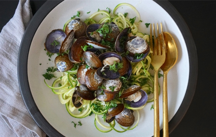 Garlic Clams with Zucchini Noodles